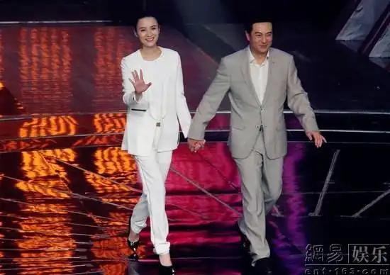 17宋佳,张嘉译 亮相(摄影记者: )