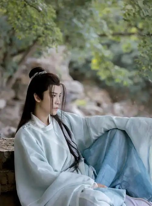 马雪阳翩翩公子古装写真图片