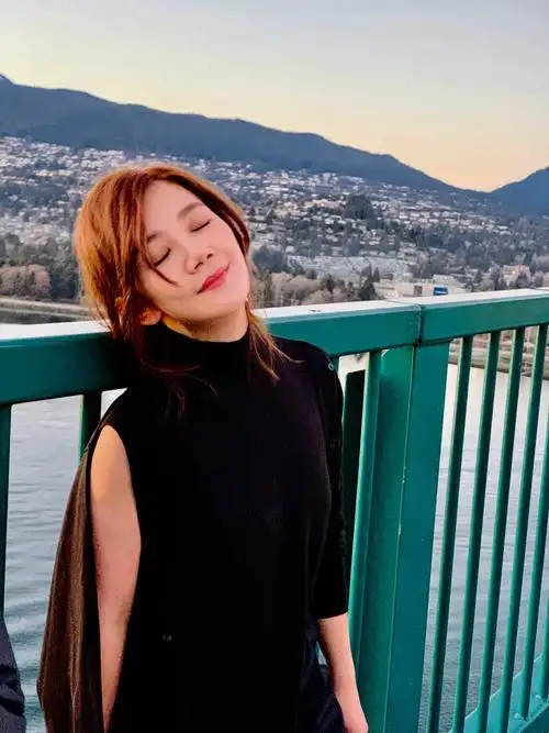 梁静茹20年歌唱生涯 照亮她的《微光》是父亲