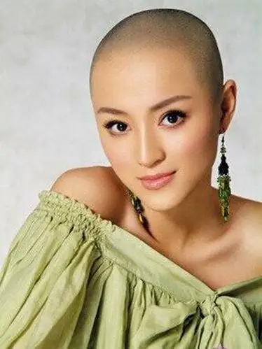 美不美剪个光头试试 女星光头造型盘点(15)