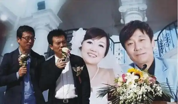 据知情人士介绍,当初王纳文怀孕的时候,高峰曾经态度鲜明地告诉她不要