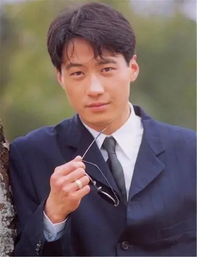 黎明能够进入娱乐圈也是因缘巧合吧.