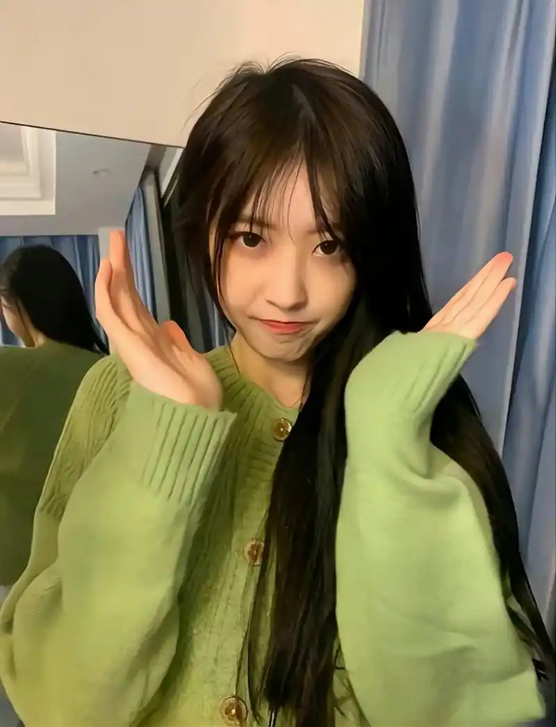 网红美女杀猪饲料 杀猪饲料,真名佘颖欣,2000年出生于