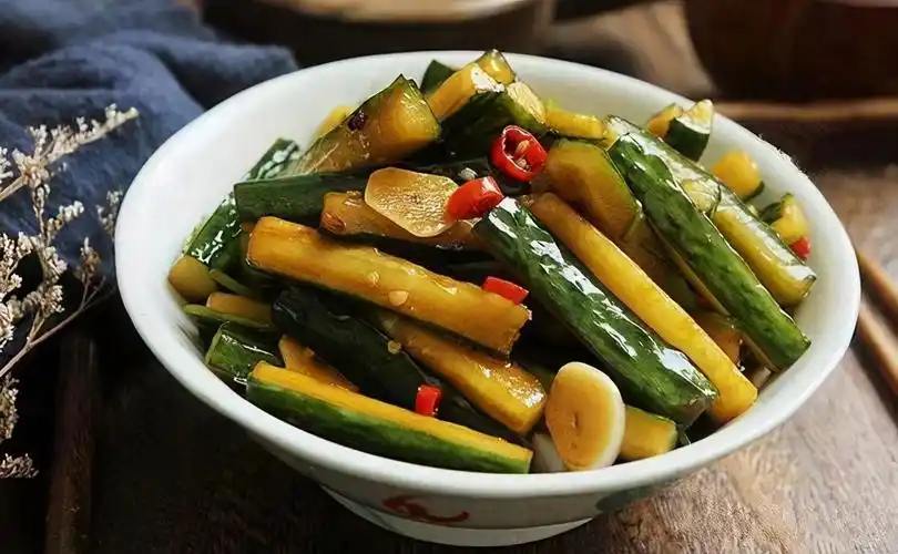 腌黄瓜,第一步不要加盐,教您正确做法,黄瓜脆爽又入味,味道正