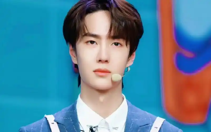 【王一博】传闻中粉红豹围裙 乐乐笑宝就算了 摄影师你咋也笑宝啊