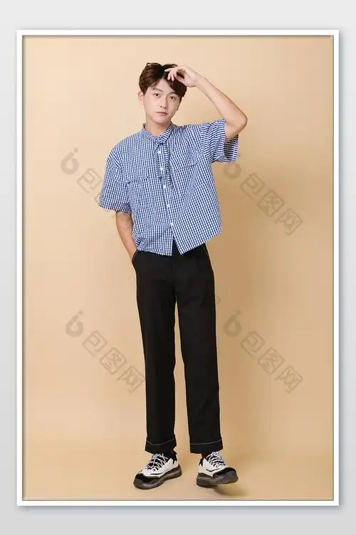 图片包图网提供精美好看的青年男性休闲装全身照摄影图片素材免费下载