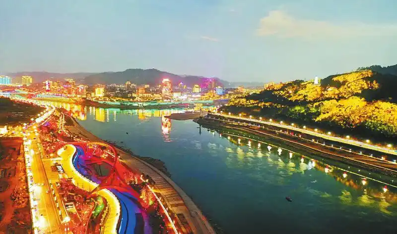 宜宾城市夜景.曾朗 摄