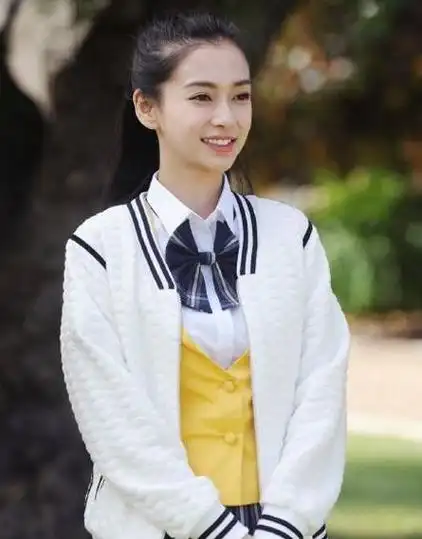 杨颖解锁双马尾蓝白校服美照,青春气息扑面而来,实在美极了