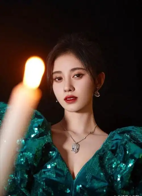 身材"搭不上"脸的7位女星:个个肤白貌美,身材却"一言难尽"