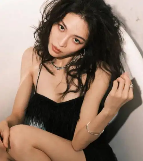 扬言做天后冯小刚成龙排队捧不动钟楚曦不火是有原因的