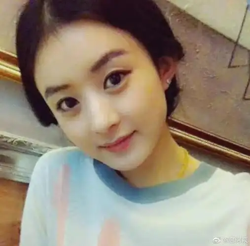 早期的赵丽颖自拍照,那时候的颖宝青涩,青春,清纯,有活力