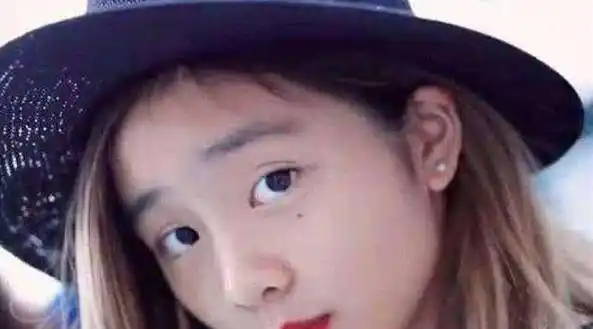 原创6年,"富"黄多多和"穷"曹华恩的区别一目了然_黄磊_女儿_孩子