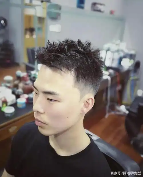 花30块理发,你只会说"两边铲短"?2020年男生发型指南!