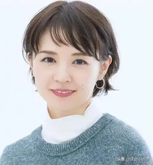 450岁女人别再留黑长直了特显老推荐这3种发型洋气减龄