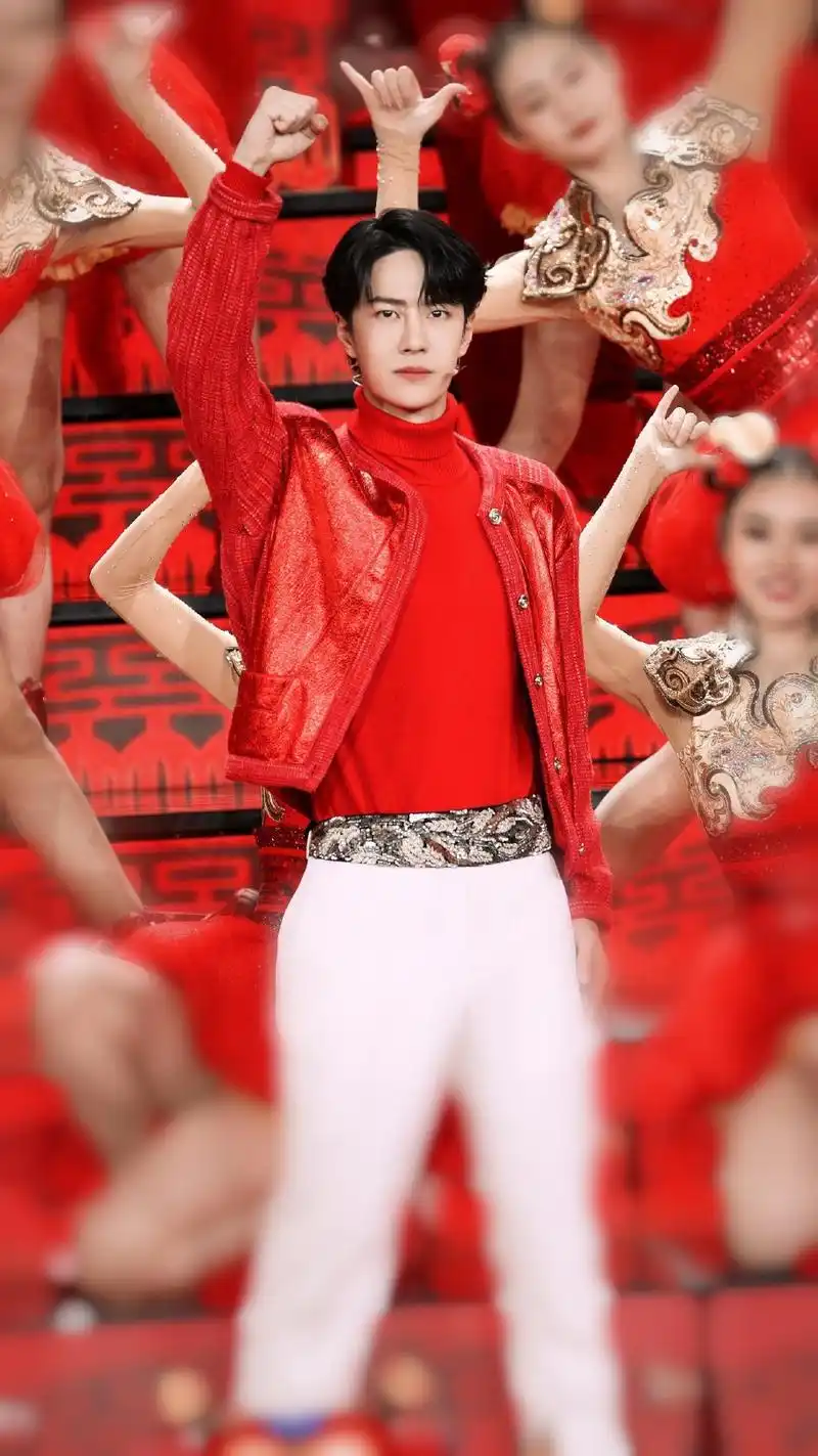 演员王一博,帅气酷盖的红衣造型,请看帅照