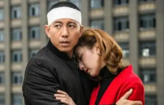 回顾谷智鑫:34岁拍戏坠马瘫痪女友照顾他8年,未办婚礼成遗憾