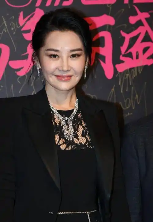 拍戏时,一镜头时尚太大无人敢演,许晴出来救场,演出了