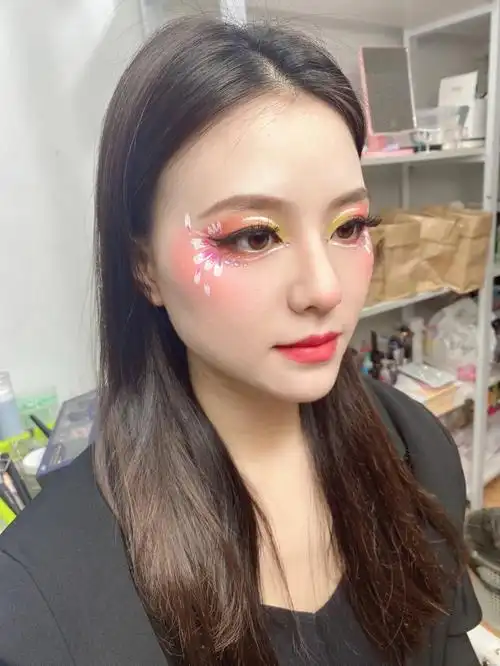 视频看不清那就图片来看吧儿童节舞台妆容