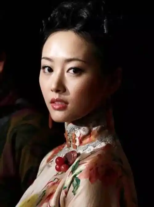 《花千骨》中,李纯饰演高冷傲娇的霓漫天,演技还是很好的.