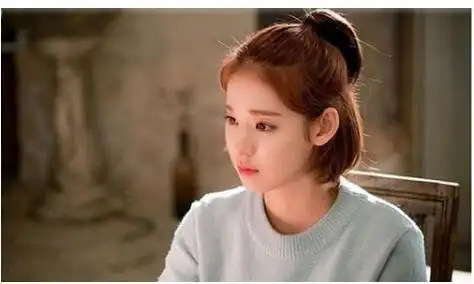 短发半扎马尾发型图片