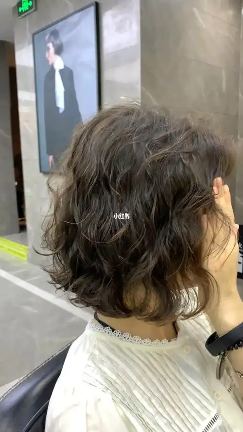 短发烫发蛋卷头法式烫发蓬松烫发圆脸发型推荐