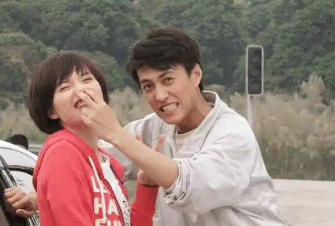 靳东的火辣爱情:与大9岁江珊在一起5年,转头娶二婚的李佳_母亲_高曙光