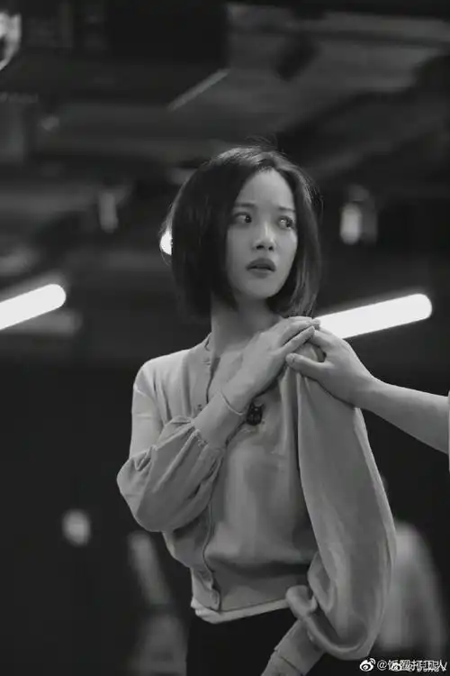 倪妮黑白色调话剧照##倪妮话剧幺幺洞捌