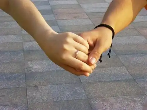 情侣手牵手照片真实,手牵手照片真实照片-图片大观-奇异网