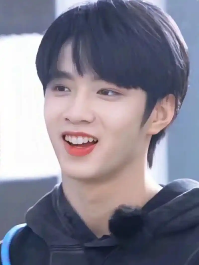 值得收藏的刘耀文图片