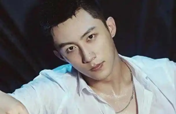 内娱男艺人寸头排名,邓为第3,檀健次第2,杨洋第4王安宇16