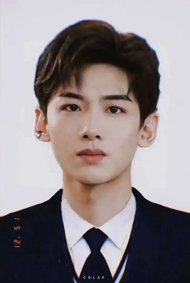 白敬亭   手机里那么多他的照片,可没有一张是我亲自为他拍 - 抖音