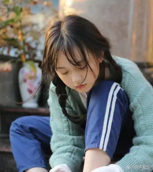 芈月传是一部大家熟悉的作品,而在剧中扮演芈月小时候的小女孩刘楚恬