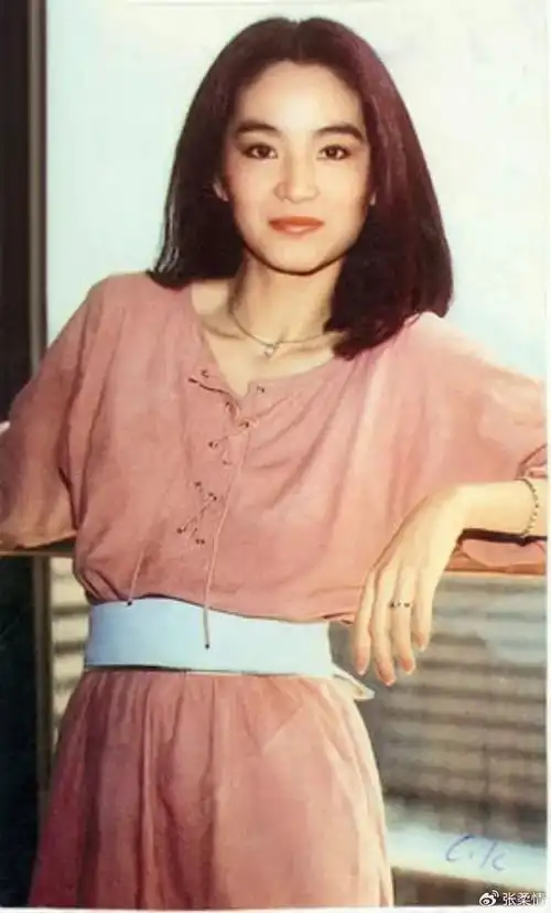 80s的港女时尚帽饰林青霞经常以各式帽子作为造型配搭