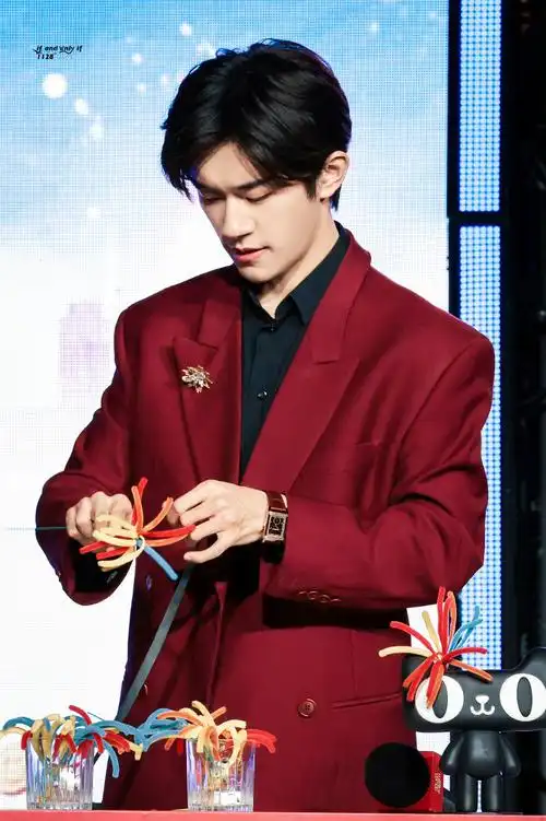 易烊千玺天猫代言人