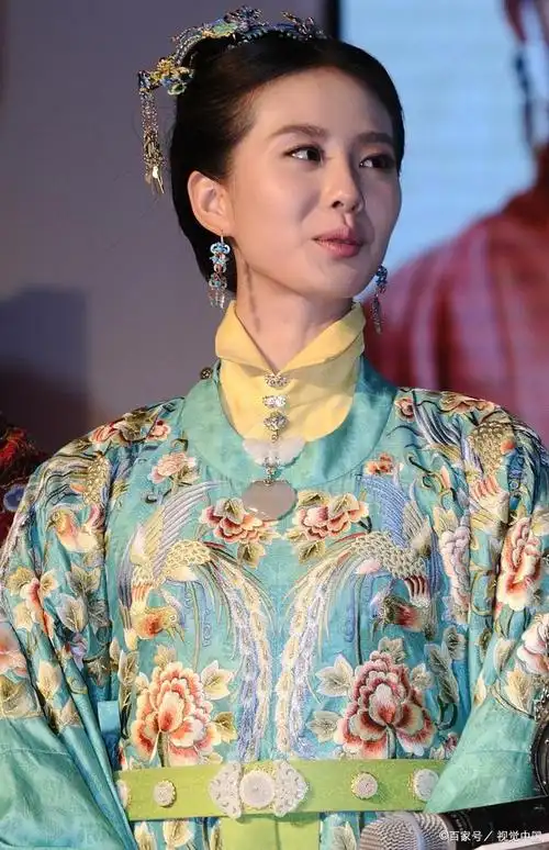 中式婚礼礼服大pk,唐嫣,刘诗诗,何超莲谁最美?