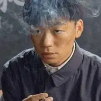 王宝强抽烟表情包_斗图表情包_微信头像图片大全