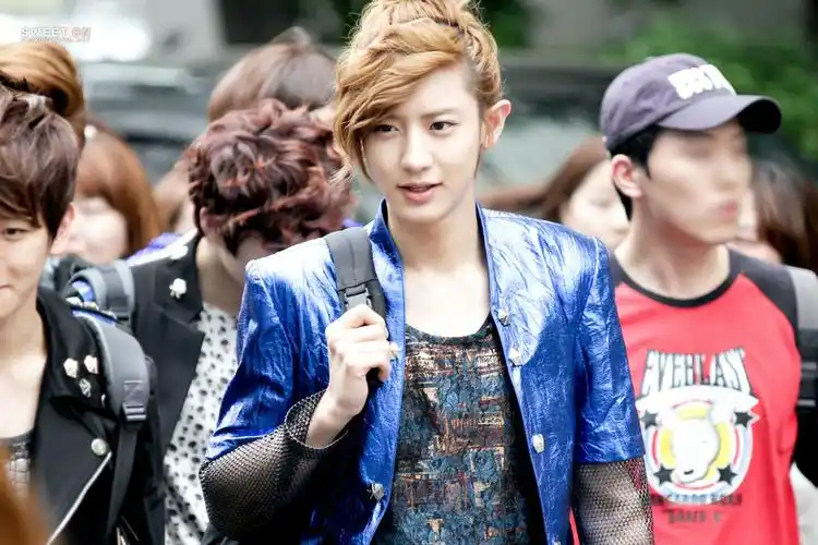 p>朴灿烈(         ,park chanyeol),1992年11月27日出生于韩国首尔