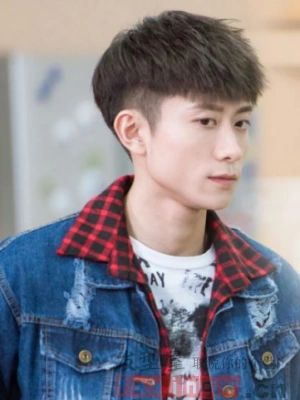 张一山少年初长成清清爽爽短发陪你过夏季