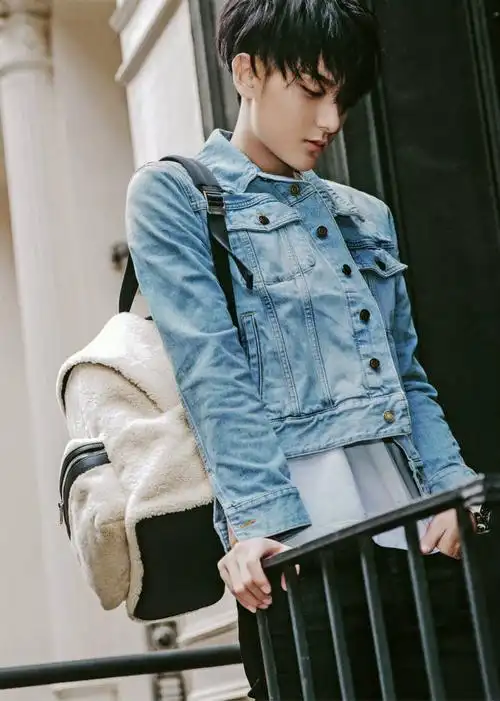 黄子韬受邀纽约男装周街拍大片曝光男友力max