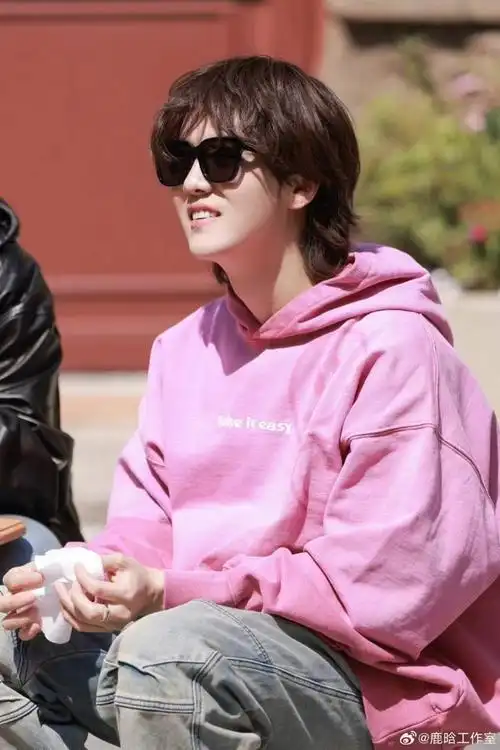 鹿晗你五哈宝典题刷的怎么样了,鹿晗请出题吧,我现在强的可怕,小柔美