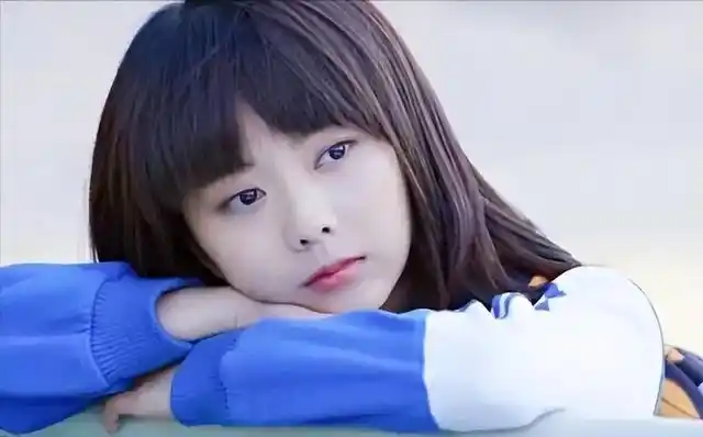 在拍摄《最好的我们》时谭松韵都已经试了耿耿的角色,导演对她也