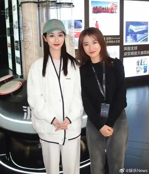 工作人员分享和杨紫合照