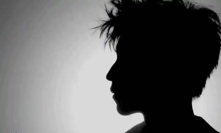 [tfboys][新闻]190820 王俊凯逆天剪影照,立体五官构成绝世容颜