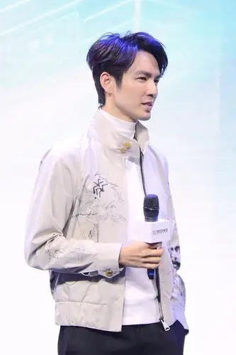 钟汉良现身浙江杭州化身治愈暖男分享解压秘籍