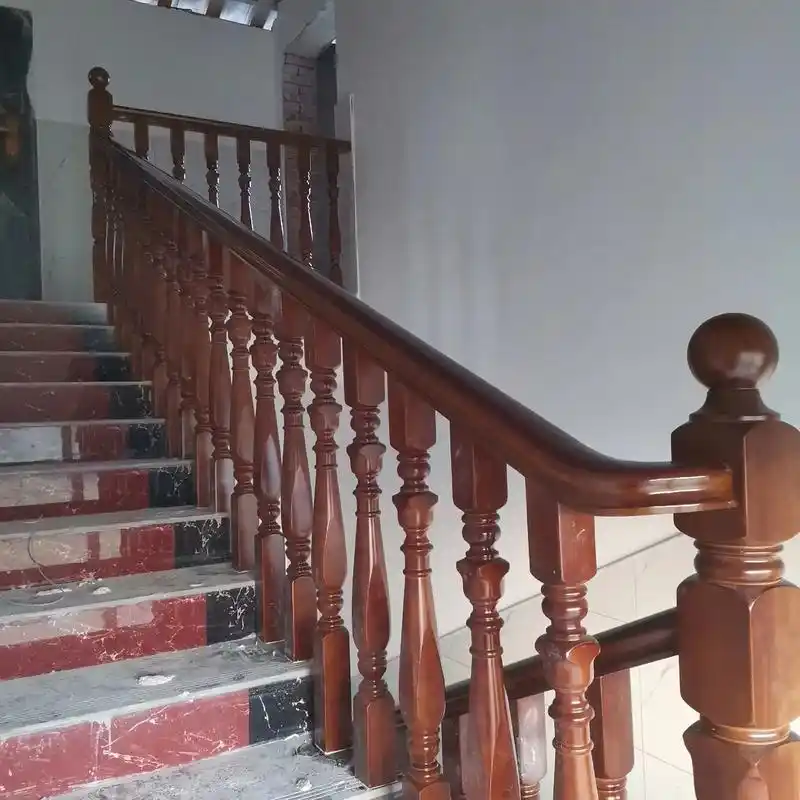 实景拍摄效果 #实木楼梯扶手 #农村自建别墅 #施工现场实 - 抖音