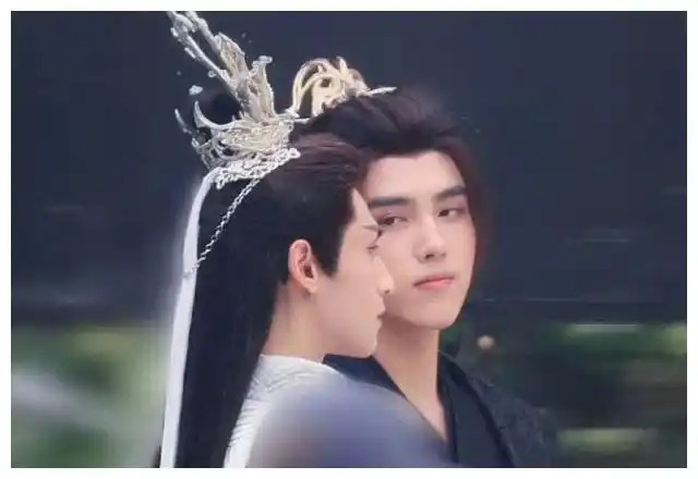 《皓衣行》再现甜蜜路透,楚晚宁轻勾墨燃腰带,网友:kswl