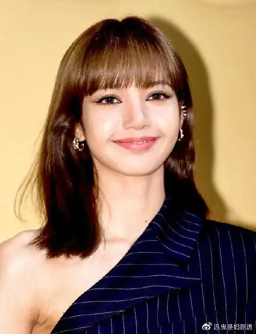 blackpinklisa的ins粉丝破6000万韩国艺人第一