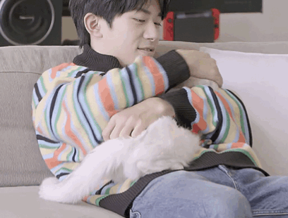 这样的特征则以新生代演员易烊千玺为代表.