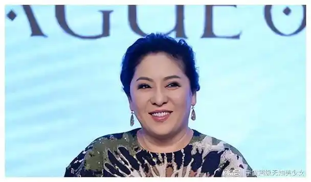 赡养老公前妻多年,她活成众人都羡慕的模样|向太|丁佩|向华强|娱乐圈