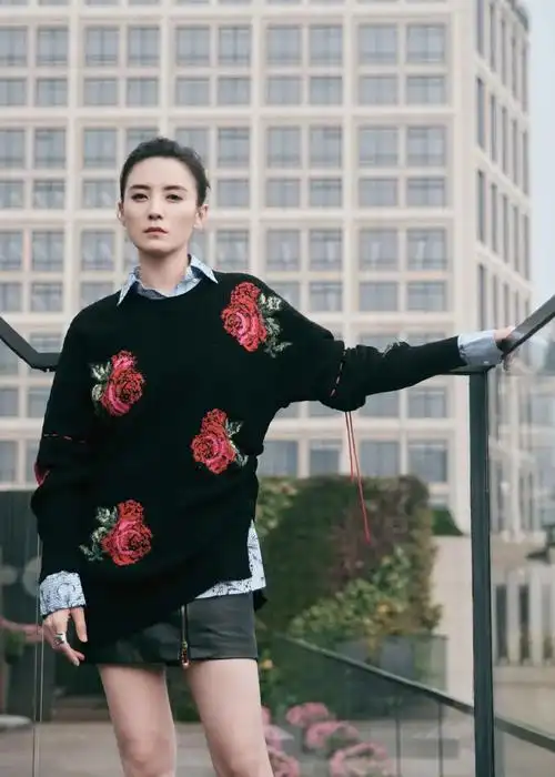 看看宋佳的这个身材,身高173cm,体重52kg,真的是娱乐圈内超一流的身